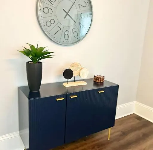 Villa Downtown Charm, 3 Bdr, Near Rest And Bars *