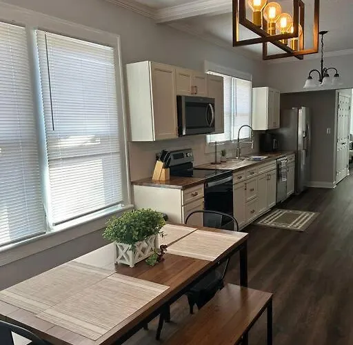 Villa Downtown Charm, 3 Bdr, Near Rest And Bars *