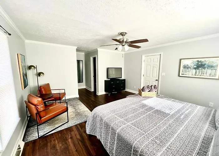 Downtown Charm, 3 Bdr, Near Rest And Bars