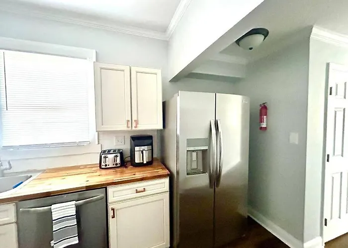 Villa Downtown Charm, 3 Bdr, Near Rest And Bars