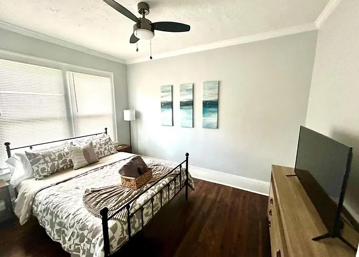 Downtown Charm, 3 Bdr, Near Rest And Bars Villa