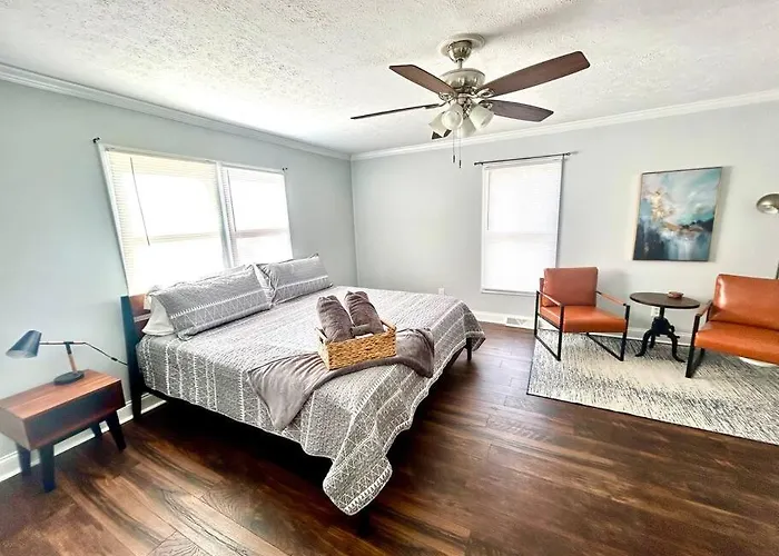 Villa Downtown Charm, 3 Bdr, Near Rest And Bars *